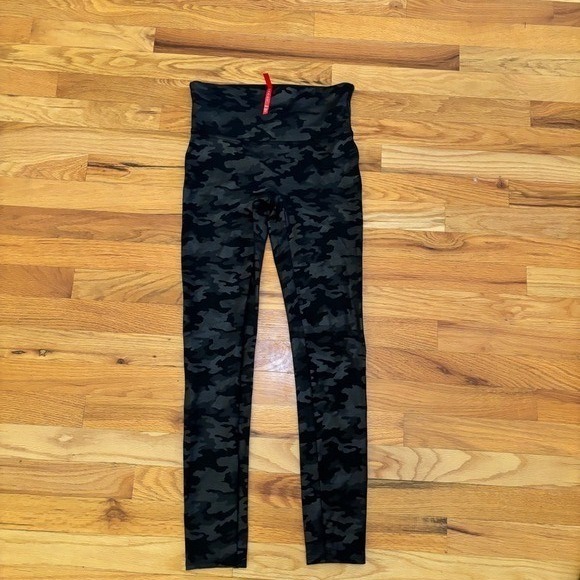 SPANX Pants - SPANX Camo Print High Waist Active Leggings Womens M M Black Green Athletic